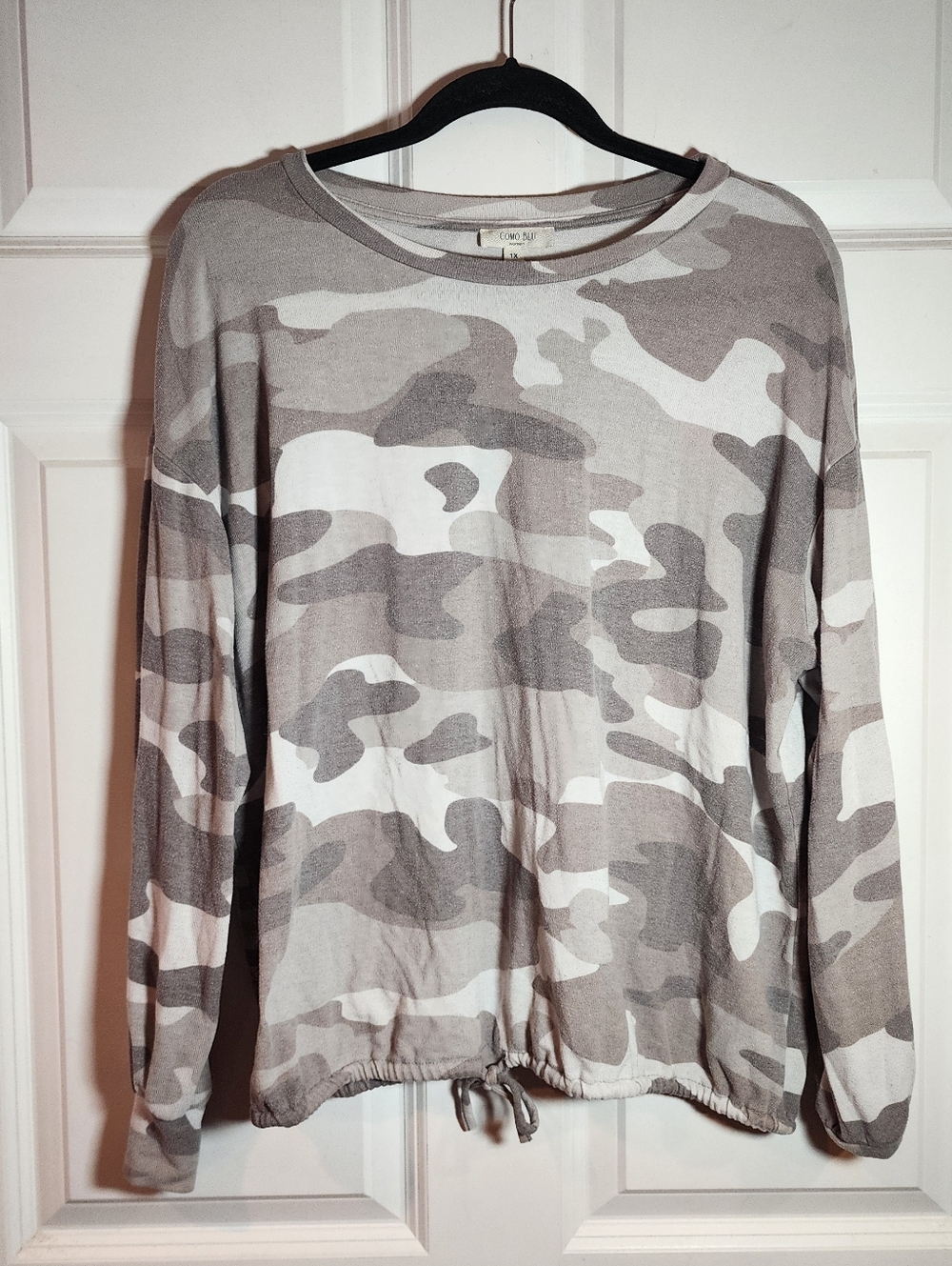 Como Blu Gray Beige Camo Tied Hem Long Sleeve Top 1X Minor Wash Wear